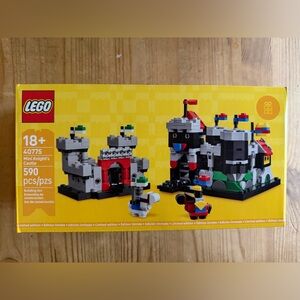 Lego Castle Micro Build Set in Black, Red, Gray, White, Green, Blue, Yellow